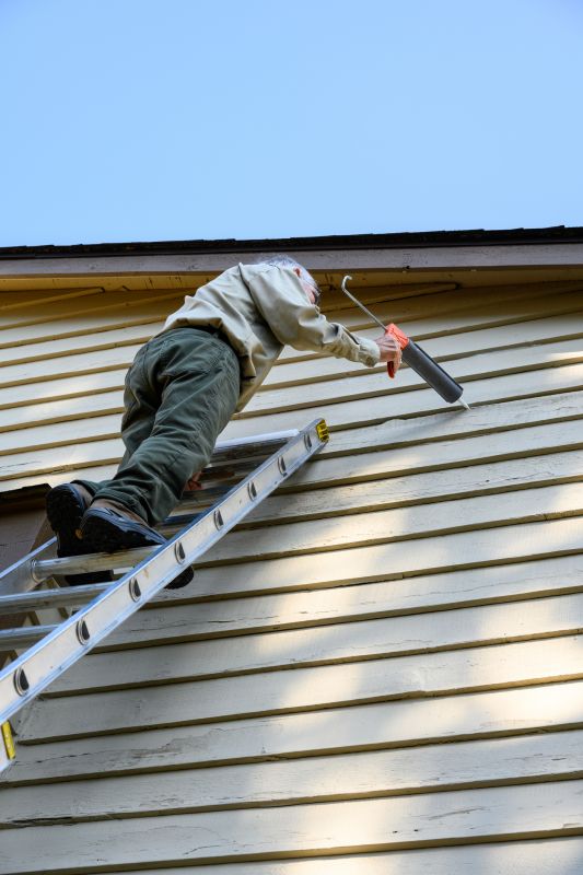 Expert Sealing of Siding Joints