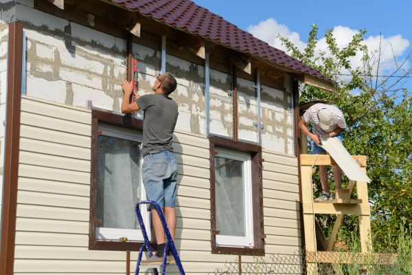 Cost of Handyman Siding Repair in Hamilton