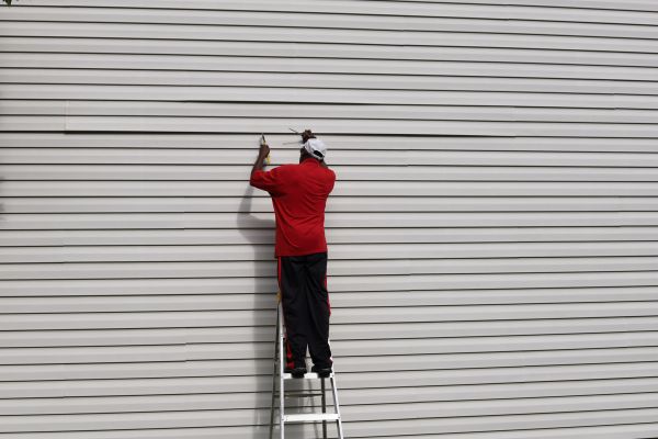 Loose Siding Repair in Hamilton