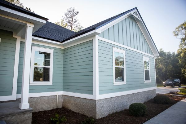 Board Siding Repair in Hamilton