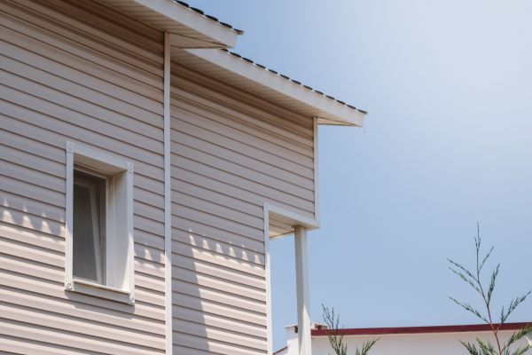 Cost of Vinyl Siding Hole Repair in Hamilton